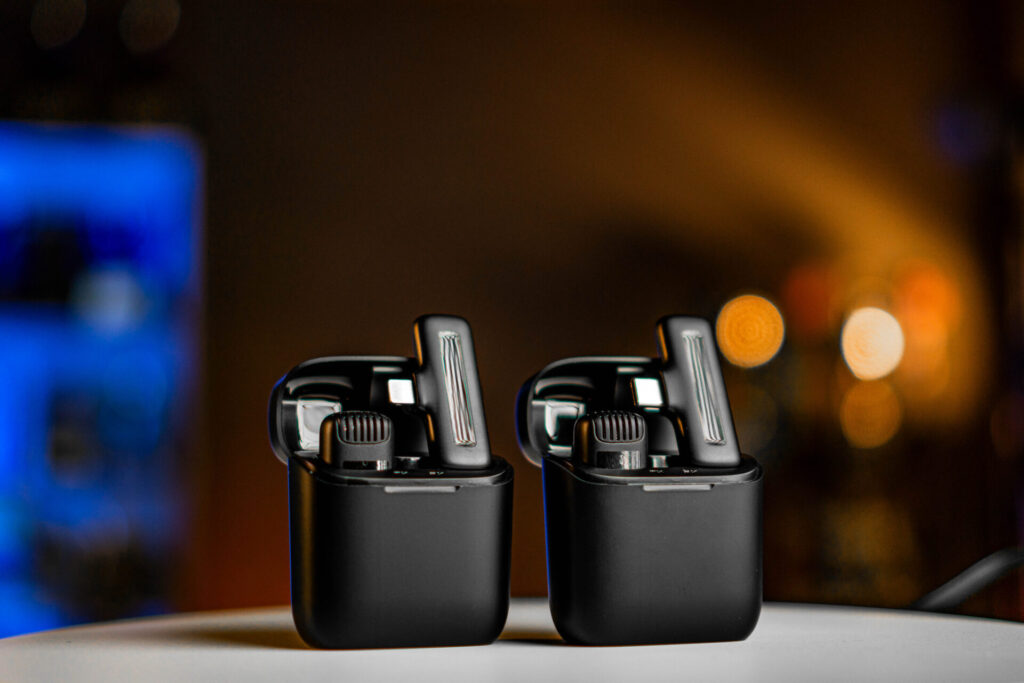 Ulanzi j11 ไมโครโฟนไร้สายระบบ wireless lavalier สำหรับการบันทึกเสียงคุณภาพสูง (1)